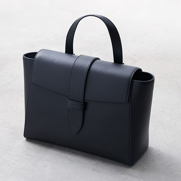 【極美品】 希少別注VASIC ヴァジック4wayミモレリュック ブラック黒 VASIC×ミモレ別注4WAYバッグ【期間限定】 | mi-mollet STORE