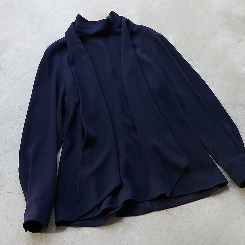 美品✨ウィムガゼット 24AW バックサテンボウタイブラウス 洗える ネイビー 追加販売【ミモレ別注】ウィム ガゼット バックサテンボウタイブラウス