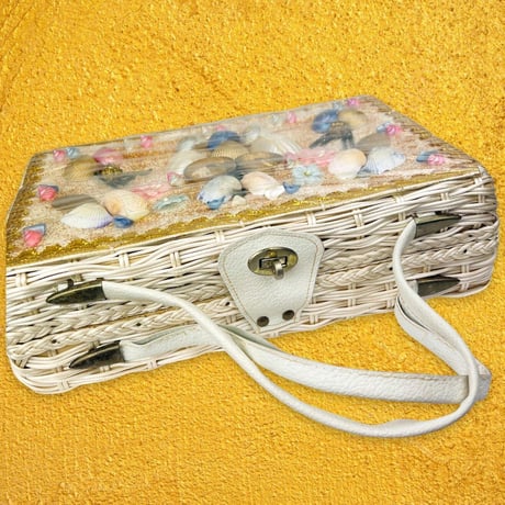 60’s Pastel Seashell Adorned Pearlized Wicker Handbag