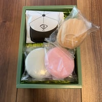 プチギフト①　紅白ボール最中、グローブ最中、ぼうし汁粉