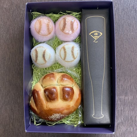中ギフト②　紅白ボール饅頭、グローブ栗饅頭、バット羊羹