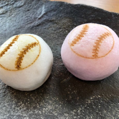 中ギフト②　紅白ボール饅頭、グローブ栗饅頭、バット羊羹