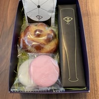 中ギフト①紅白ボール最中、グローブ栗饅頭、ぼうし汁粉  、バット羊羹