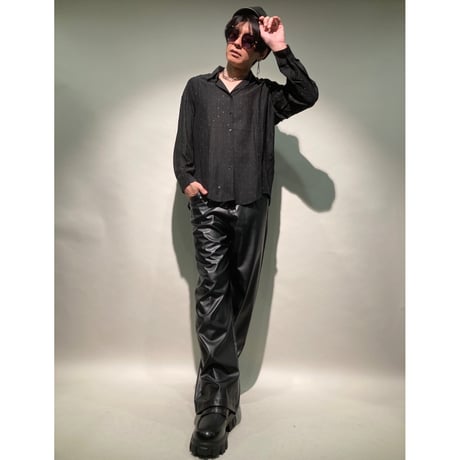 スタッズ総柄シャツ