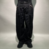 バッククロス刺繍インディゴデニムパンツ