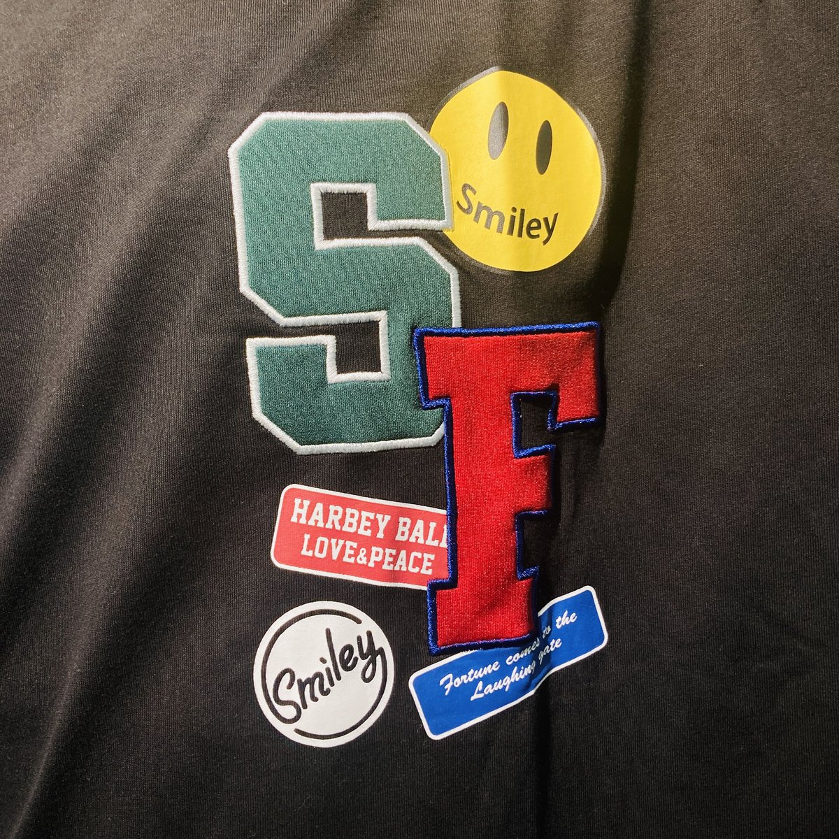 ワッペンスマイルTEE(ブラック) | HOS NOW