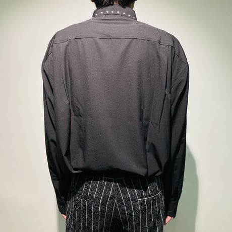 襟スタッズシャツ