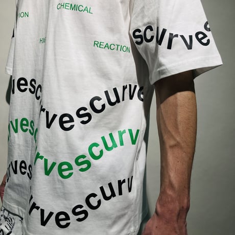 カーブプリントTシャツ