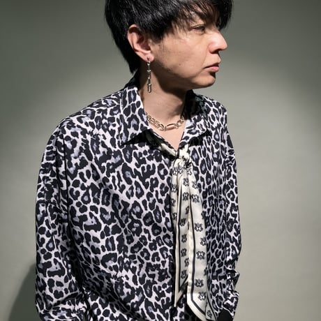 ヒョウ柄シャツ