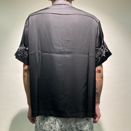 ローズ刺繍シャツS/S(ブラック)