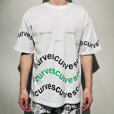 カーブプリントTシャツ