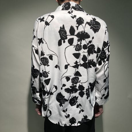薔薇プリント総柄シャツ(ホワイト)