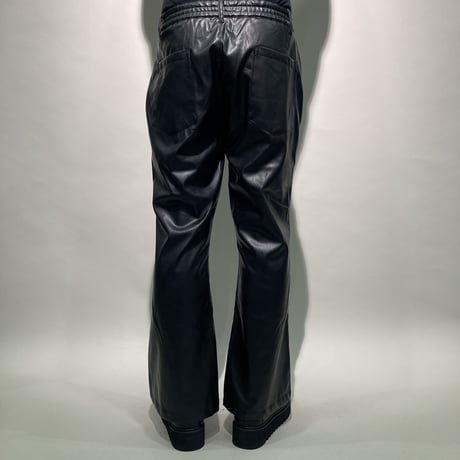 シンセティックレザーフレアパンツ