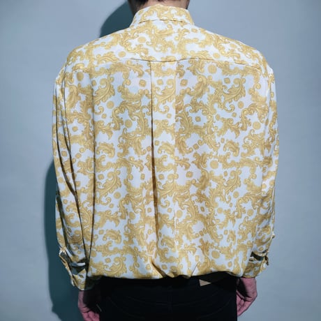 唐草模様総柄シャツ