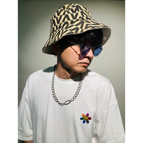 1 ポイントフラワースマイルルーズTEE(ホワイト)