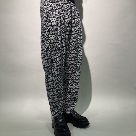 コーデュロイLeo柄パンツ