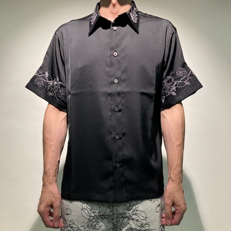 ローズ刺繍シャツS/S(ブラック)