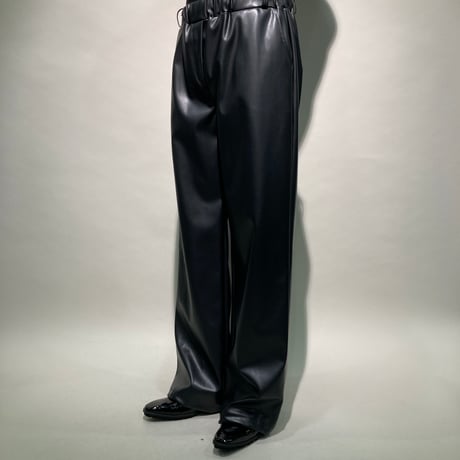 シンセティックレザーワイドパンツ