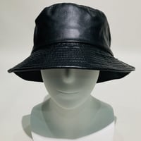 シンセティックレザーバケットハット