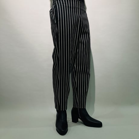 ストライプテーパードパンツ