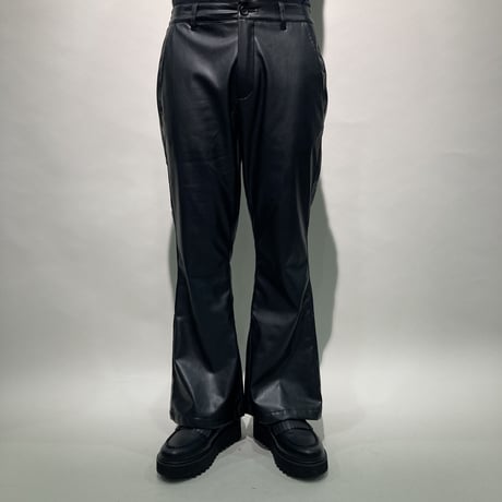 シンセティックレザーフレアパンツ