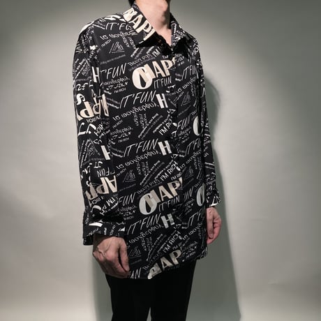 英字総柄シャツ