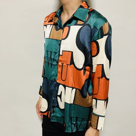アート柄シャツ