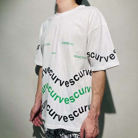カーブプリントTシャツ