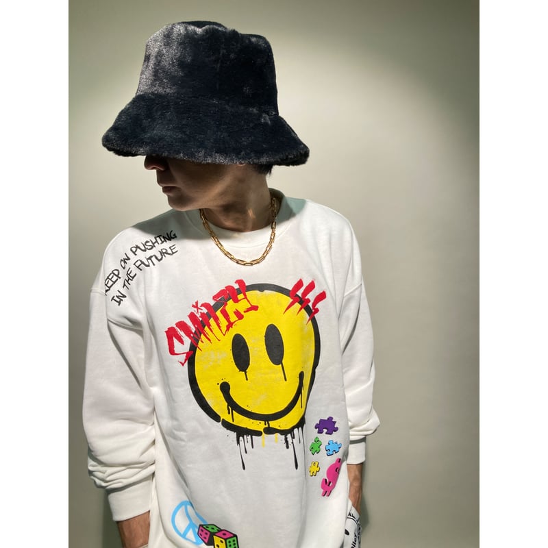 グラフィティースマイルトレーナー | HOS NOW