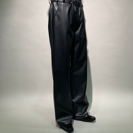 シンセティックレザーワイドパンツ