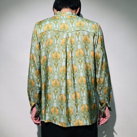 スカーフ付カラクサ総柄シャツ