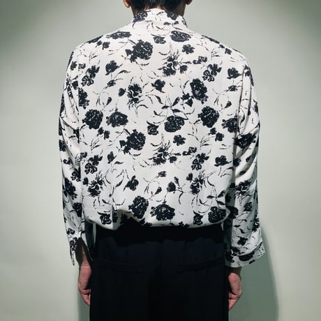 薔薇プリント総柄シャツ(ホワイト)
