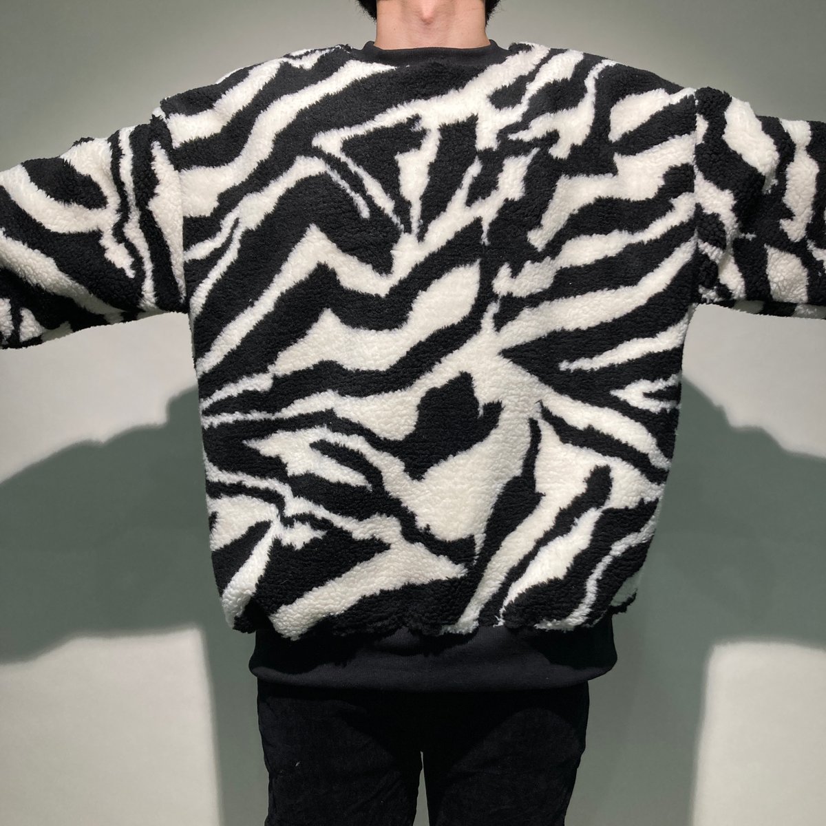 ゼブラ柄ボアトレーナー | HOS NOW