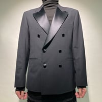 ワイドショルダーサテンラペルダブルジャケット