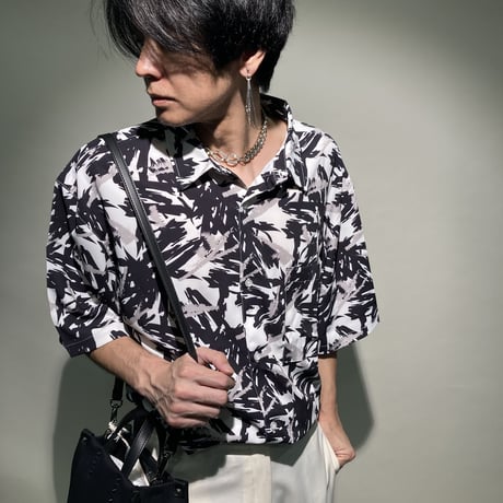 抽象系総柄シャツ