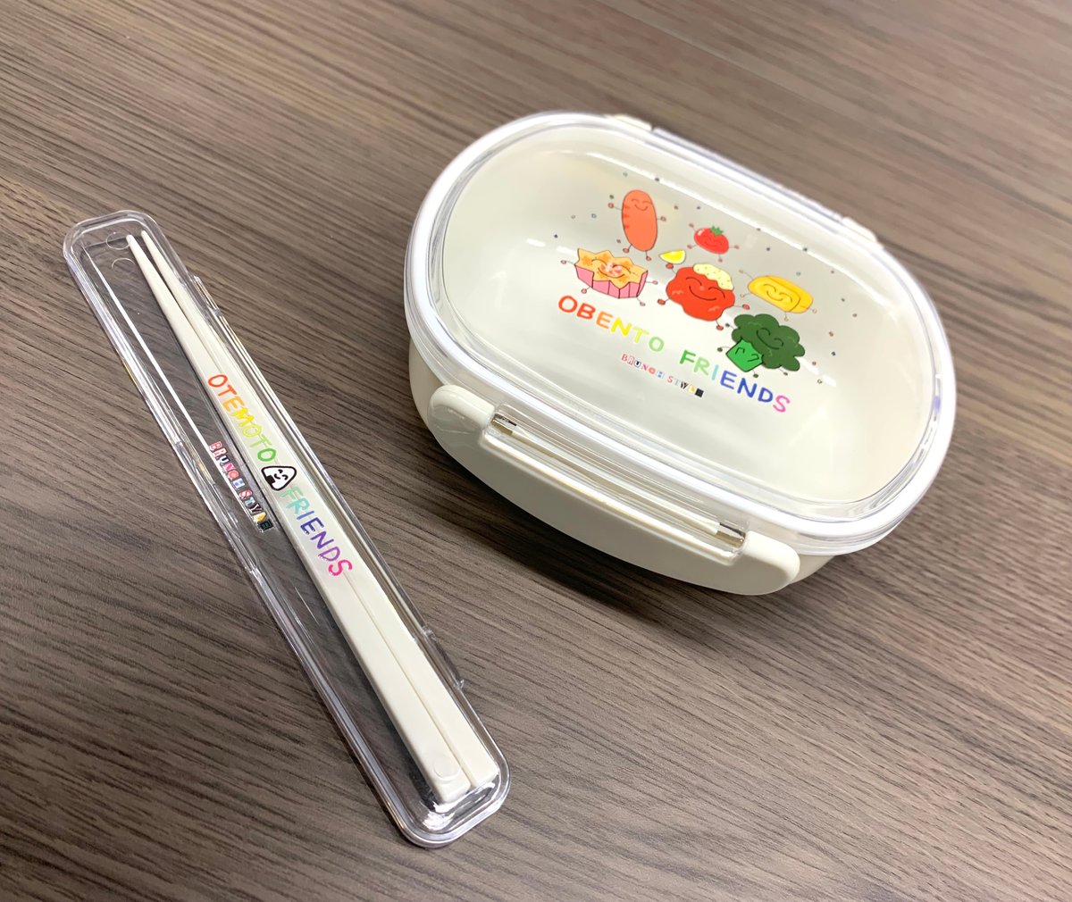 VIVIZ ウナ VERSUS ポップアップカフェ限定レンチキュラー BRUNCH STYLE：チョップスティックス | ZIP-FM OFFICIAL STORE