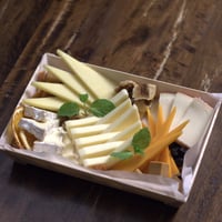 フロマジェの技が光るチーズアートボックスM