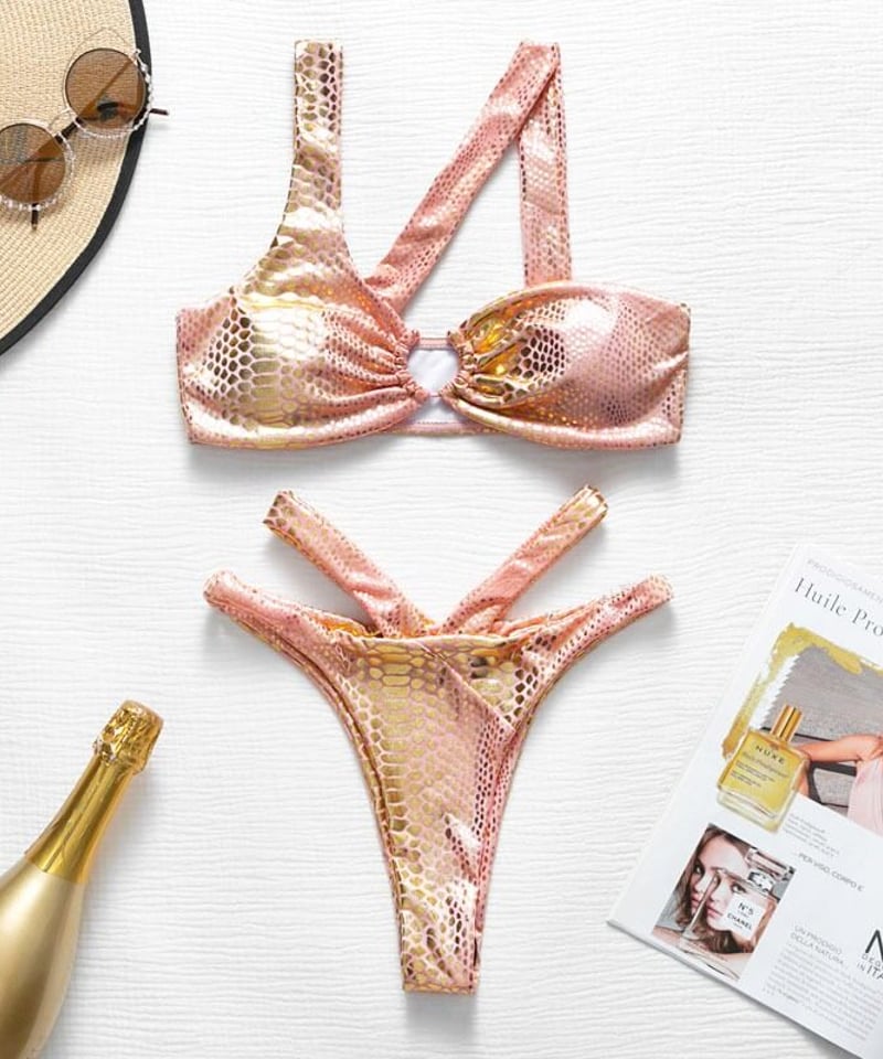 光沢のあるセクシーな黄金ビキニ | KIREKAJI