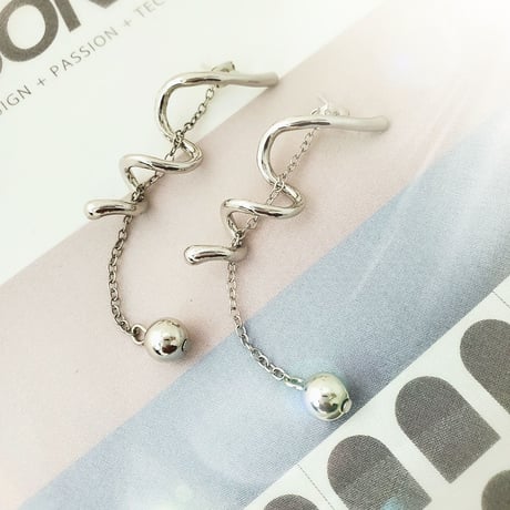 螺旋ボールチェーンピアス