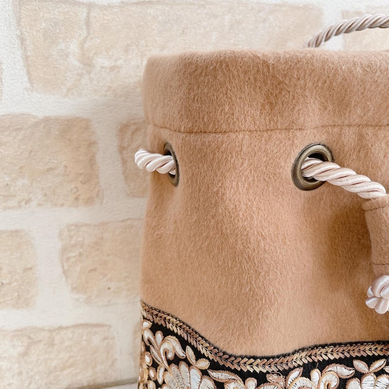 インド刺繍生地　巾着バッグ　合皮　ショルダーバッグ　ハンドメイド　チュール 巾着バッグ インド刺繍シフォン生地ショルダーバッグ フェイク