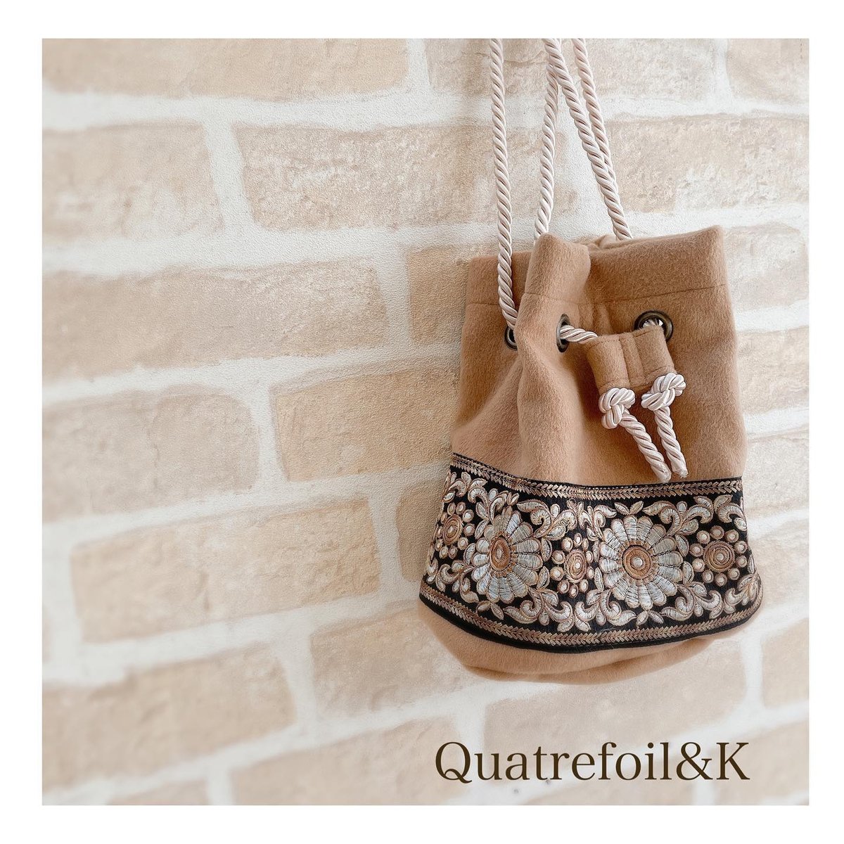 インド刺繍生地　巾着バッグ　合皮　ショルダーバッグ　ハンドメイド　チュール インド刺繍生地 巾着バッグ 合皮 ショルダーバッグ ハンドメイド