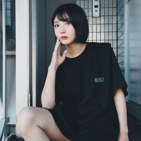 BLVELY Logo T-shirt