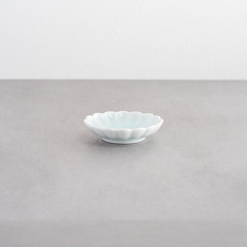 青白磁菊豆皿 | 鍋島 虎仙窯オンラインストア