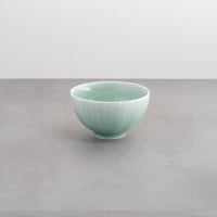青磁椿彫マグカップ | 鍋島 虎仙窯オンラインストア