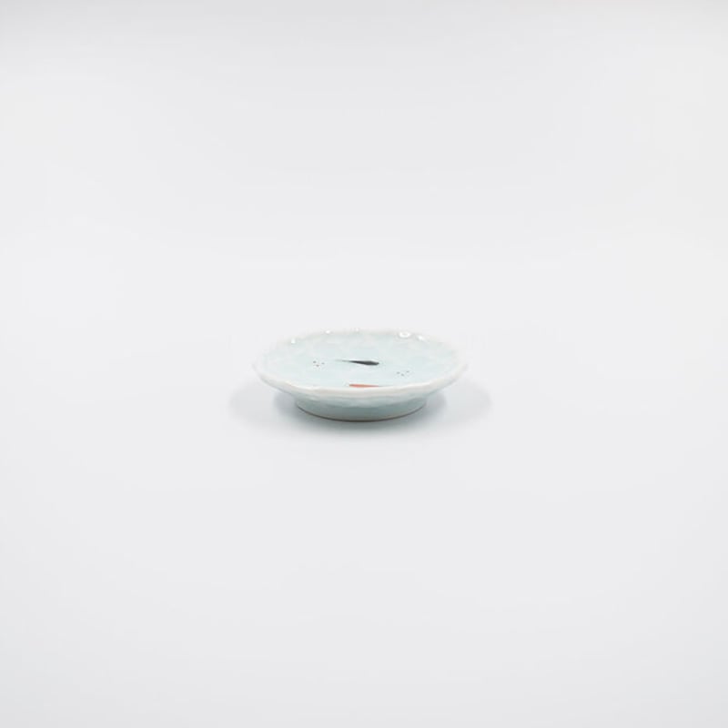 青白磁メダカ籠目豆皿 | 鍋島 虎仙窯オンラインストア