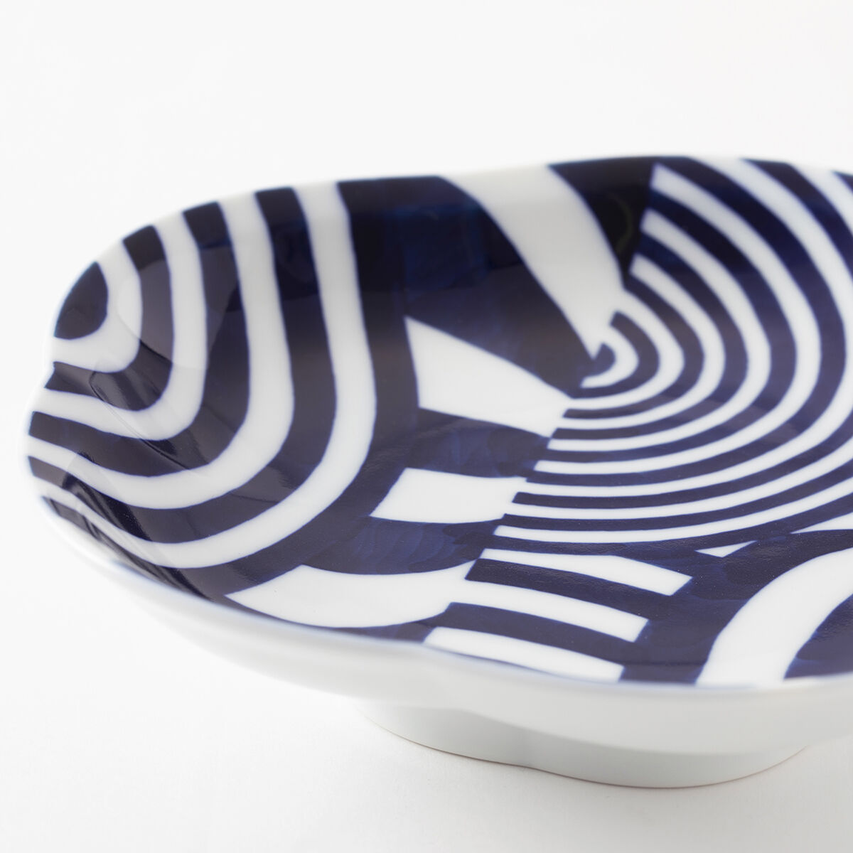 ツ　鍋島　高台大皿　節高台　アンティーク　送料込み0330 ツ 鍋島 高台大皿 節高台 アンティーク 送料込み0330 ツ 鍋島