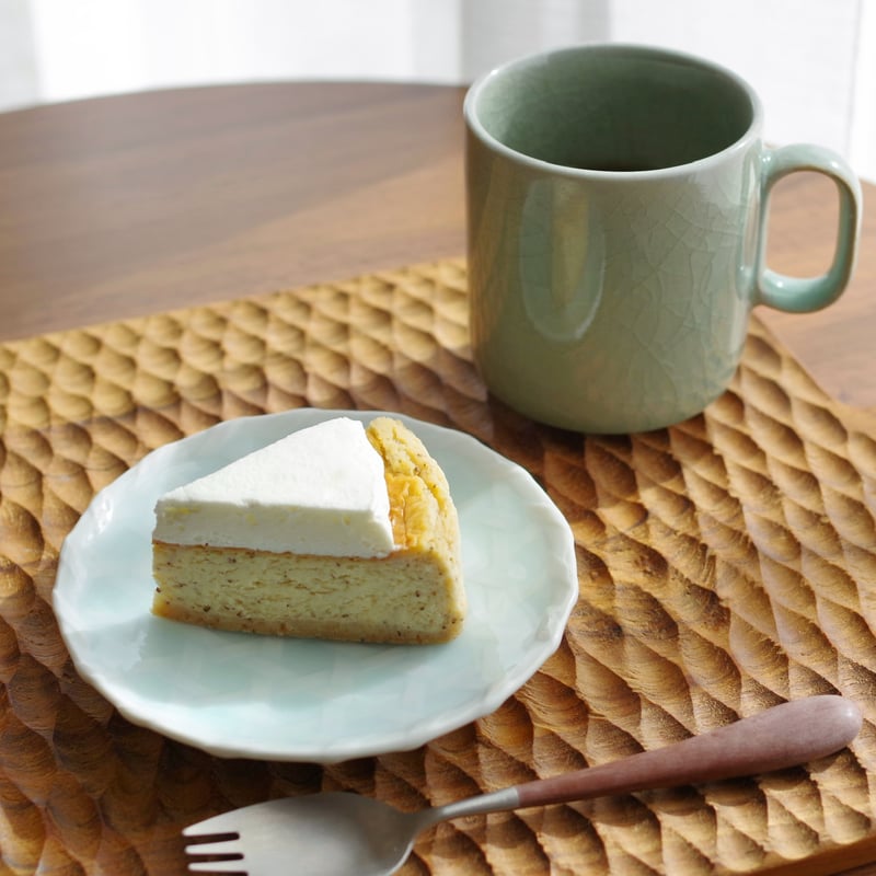 青白磁籠目4寸皿 | 鍋島 虎仙窯オンラインストア