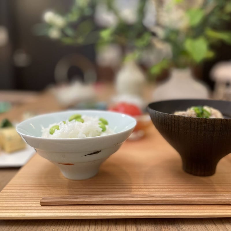 青白磁メダカ平茶碗 | 鍋島 虎仙窯オンラインストア