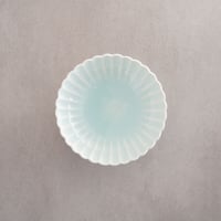青白磁菊豆皿 | 鍋島 虎仙窯オンラインストア