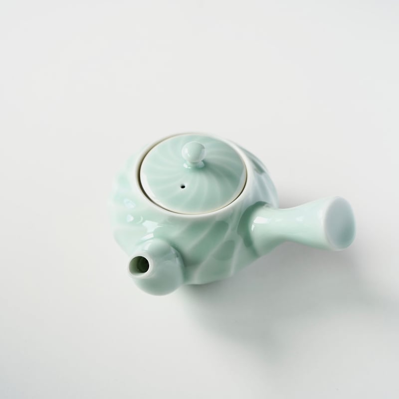 青磁ねじり急須（2025年10月リニューアル） | 鍋島 虎仙窯オンラインストア